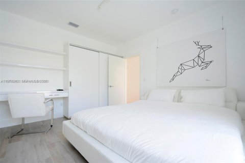 House in Miami Beach, Florida 4 bedrooms № 2041894 - photo 18