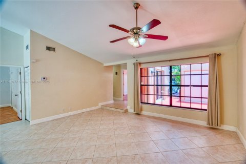 Townhouse in Palm Beach Gardens, Florida 3 bedrooms, 133.22 sq.m. № 1842355 - photo 10