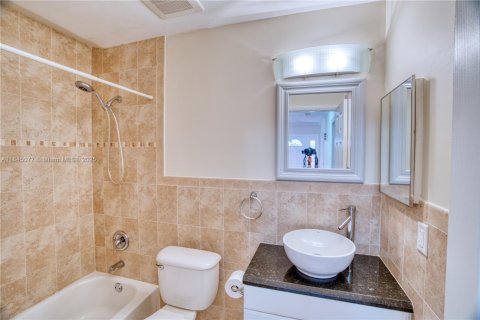 Townhouse in Palm Beach Gardens, Florida 3 bedrooms, 133.22 sq.m. № 1842355 - photo 25