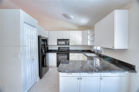 Townhouse in Palm Beach Gardens, Florida 3 bedrooms, 133.22 sq.m. № 1842355 - photo 17