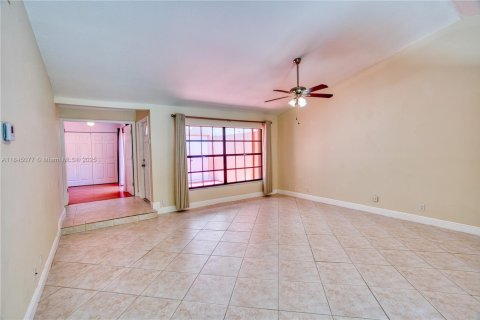 Townhouse in Palm Beach Gardens, Florida 3 bedrooms, 133.22 sq.m. № 1842355 - photo 9