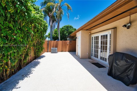 Townhouse in Palm Beach Gardens, Florida 3 bedrooms, 133.22 sq.m. № 1842355 - photo 5