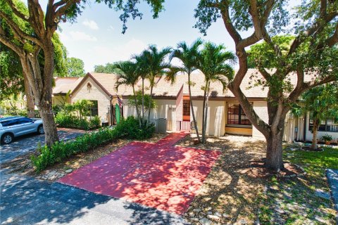 Townhouse in Palm Beach Gardens, Florida 3 bedrooms, 133.22 sq.m. № 1842355 - photo 1