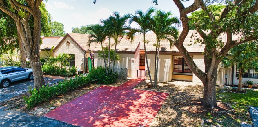 Townhouse in Palm Beach Gardens, Florida 3 bedrooms, 133.22 sq.m. № 1842355