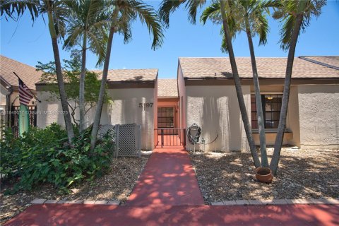 Townhouse in Palm Beach Gardens, Florida 3 bedrooms, 133.22 sq.m. № 1842355 - photo 2