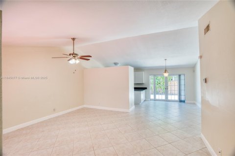 Townhouse in Palm Beach Gardens, Florida 3 bedrooms, 133.22 sq.m. № 1842355 - photo 11