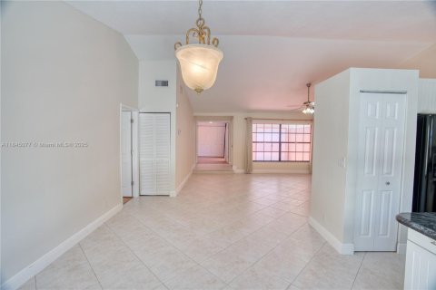 Townhouse in Palm Beach Gardens, Florida 3 bedrooms, 133.22 sq.m. № 1842355 - photo 13