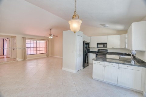 Townhouse in Palm Beach Gardens, Florida 3 bedrooms, 133.22 sq.m. № 1842355 - photo 14