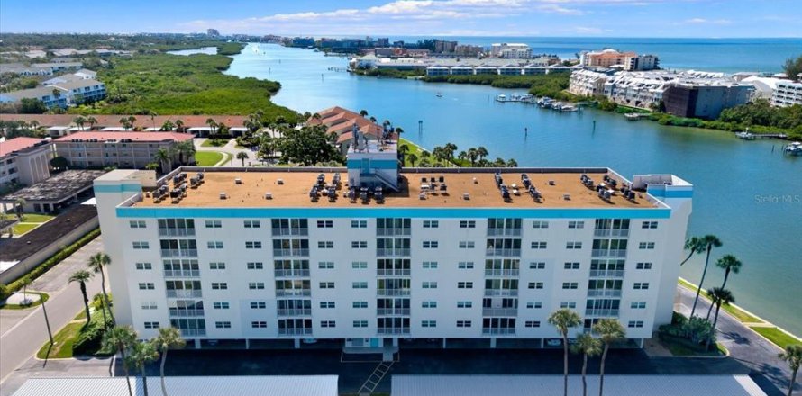 Condo à Largo, Floride, 2 chambres  № 2420376