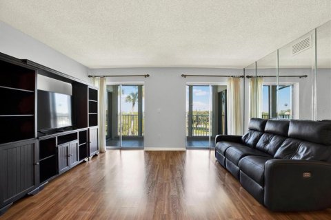 Copropriété à vendre à Largo, Floride: 2 chambres, 102.19 m2 № 2420376 - photo 6
