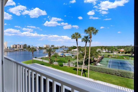 Copropriété à vendre à Largo, Floride: 2 chambres, 102.19 m2 № 2420376 - photo 2