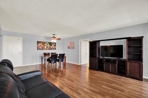Copropriété à vendre à Largo, Floride: 2 chambres, 102.19 m2 № 2420376 - photo 8