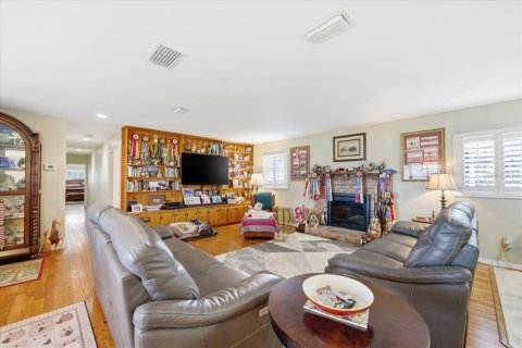 House in Odessa, Florida 3 bedrooms, 324.32 sq.m. № 2330610 - photo 8