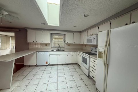 Villa ou maison à louer à Zephyrhills, Floride: 2 chambres, 113.71 m2 № 2386636 - photo 6