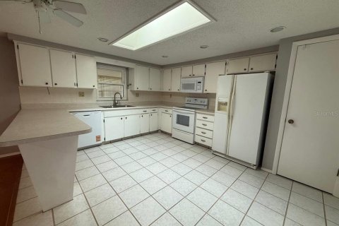Villa ou maison à louer à Zephyrhills, Floride: 2 chambres, 113.71 m2 № 2386636 - photo 5