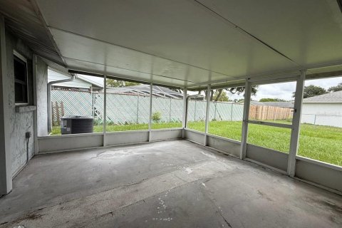 Villa ou maison à louer à Zephyrhills, Floride: 2 chambres, 113.71 m2 № 2386636 - photo 7