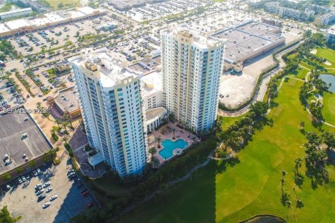 Condominio en alquiler en Hallandale Beach, Florida, 2 dormitorios, 132.39 m2 № 2043890 - foto 22