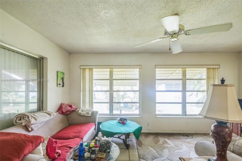 House in Tamarac, Florida 2 bedrooms, 93.09 sq.m. № 1834014 - photo 6