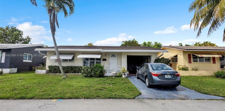 House in Tamarac, Florida 2 bedrooms, 93.09 sq.m. № 1834014