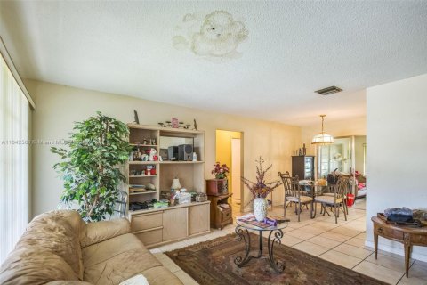 House in Tamarac, Florida 2 bedrooms, 93.09 sq.m. № 1834014 - photo 10