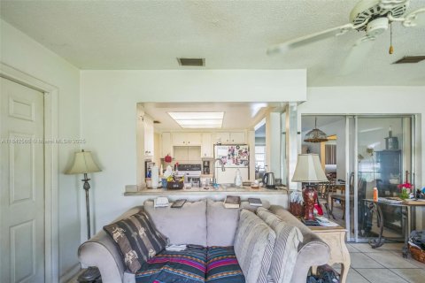 House in Tamarac, Florida 2 bedrooms, 93.09 sq.m. № 1834014 - photo 9
