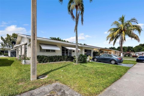 House in Tamarac, Florida 2 bedrooms, 93.09 sq.m. № 1834014 - photo 22