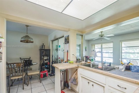 House in Tamarac, Florida 2 bedrooms, 93.09 sq.m. № 1834014 - photo 5
