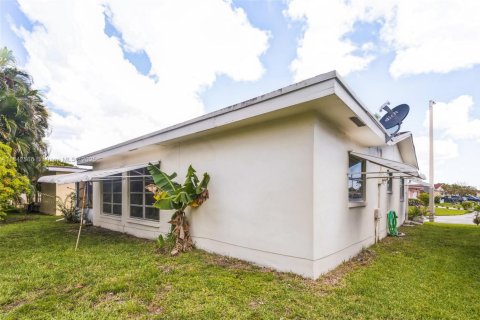House in Tamarac, Florida 2 bedrooms, 93.09 sq.m. № 1834014 - photo 25