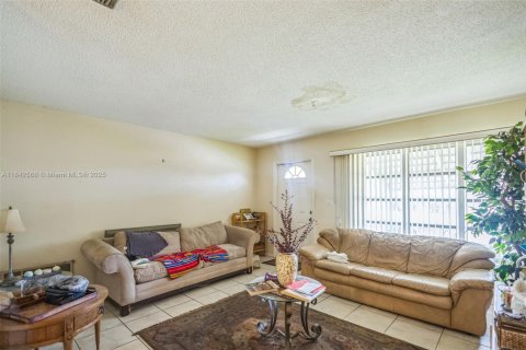 House in Tamarac, Florida 2 bedrooms, 93.09 sq.m. № 1834014 - photo 7