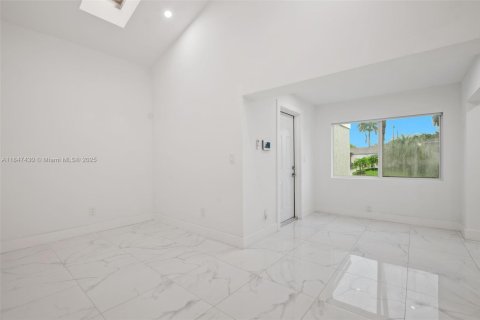 Купить виллу или дом в Майами, Флорида 5 спален, 216.65м2, № 1845813 - фото 15