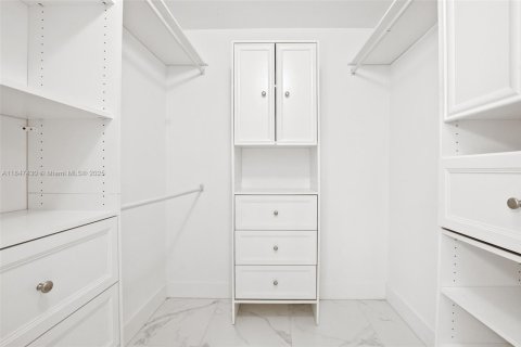 Купить виллу или дом в Майами, Флорида 5 спален, 216.65м2, № 1845813 - фото 18