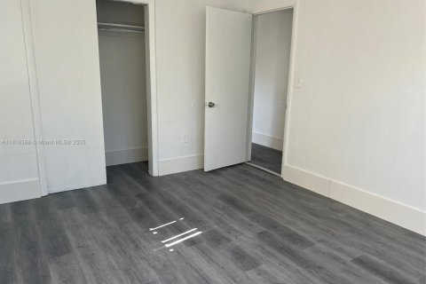 Villa ou maison à louer à Miami, Floride: 2 chambres, 78.97 m2 № 1982550 - photo 8