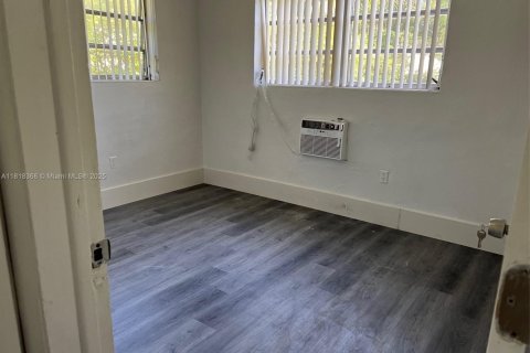 Villa ou maison à louer à Miami, Floride: 2 chambres, 78.97 m2 № 1982550 - photo 14