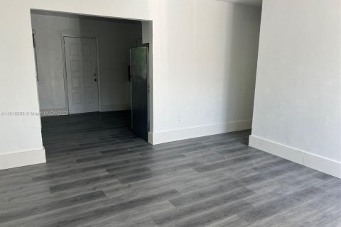 Villa ou maison à louer à Miami, Floride: 2 chambres, 78.97 m2 № 1982550 - photo 4