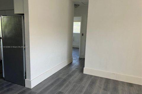 Villa ou maison à louer à Miami, Floride: 2 chambres, 78.97 m2 № 1982550 - photo 7