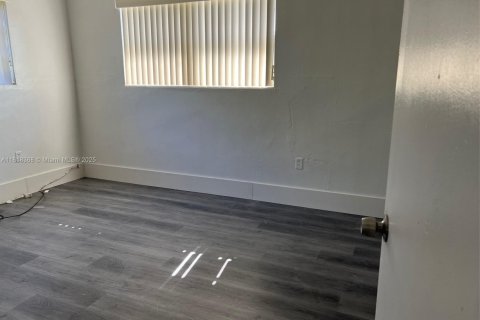 Villa ou maison à louer à Miami, Floride: 2 chambres, 78.97 m2 № 1982550 - photo 9