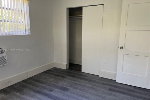 Villa ou maison à louer à Miami, Floride: 2 chambres, 78.97 m2 № 1982550 - photo 15