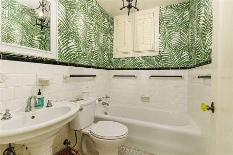 Casa en venta en Lakeland, Florida, 4 dormitorios, 350.8 m2 № 2106546 - foto 22