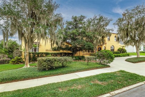 Casa en venta en Lakeland, Florida, 4 dormitorios, 350.8 m2 № 2106546 - foto 3