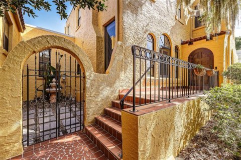 Casa en venta en Lakeland, Florida, 4 dormitorios, 350.8 m2 № 2106546 - foto 4