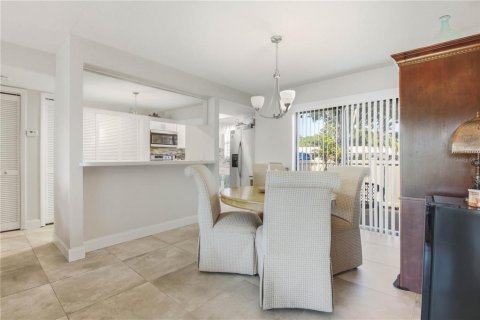 House in Oldsmar, Florida 3 bedrooms, 128.67 sq.m. № 2237427 - photo 11