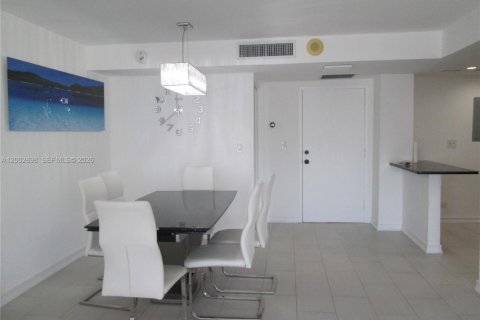 Condominio en alquiler en Sunny Isles Beach, Florida, 2 dormitorios, 100.98 m2 № 2066289 - foto 7