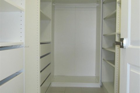 Condominio en alquiler en Sunny Isles Beach, Florida, 2 dormitorios, 100.98 m2 № 2066289 - foto 16
