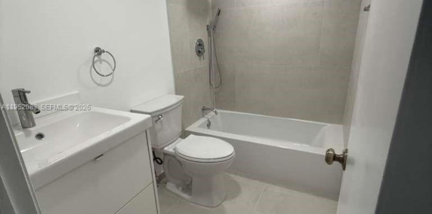 Кондоминиум с 2 спальнями в Майами, Флорида № 2006492