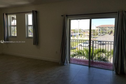 Condominio en venta en Miami, Florida, 3 dormitorios, 125.33 m2 № 1696369 - foto 13