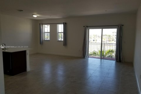 Condominio en venta en Miami, Florida, 3 dormitorios, 125.33 m2 № 1696369 - foto 11