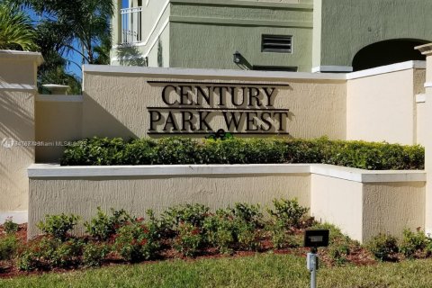Condominio en venta en Miami, Florida, 3 dormitorios, 125.33 m2 № 1696369 - foto 1