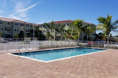 Condo in Miami, Florida, 3 bedrooms  № 1696369 - photo 5