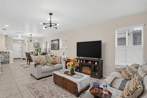 Villa ou maison à vendre à Kissimmee, Floride: 4 chambres, 235.41 m2 № 2394015 - photo 7