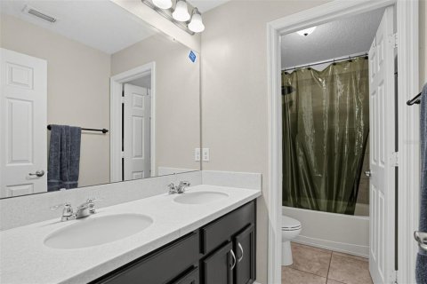 Villa ou maison à vendre à Kissimmee, Floride: 4 chambres, 235.41 m2 № 2394015 - photo 21